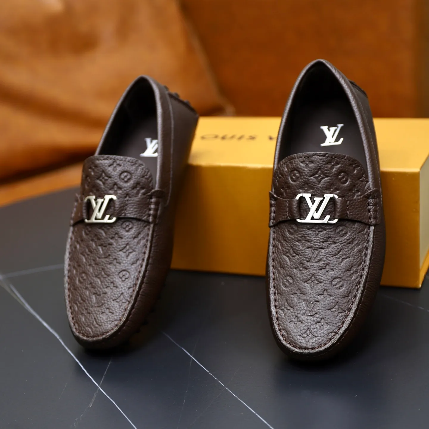 Ex-factory price: 480💰【LV】Louis Vuitton ⚠️High-end men’s driving and pedal series ⚠️38-44 (customized for 45) ⚠️All original cowhide leather! Thick and soft! Made entirely of calfskin lining! The latest non-slip beanie sole! Three-dimensional package technology! Fashionable and classic! Handicrafts! Original high quality! Feel free to compare!